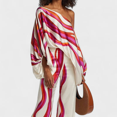 Rivana – Satijnen Co-Ord Set met Asymmetrische Top en Artistieke Print