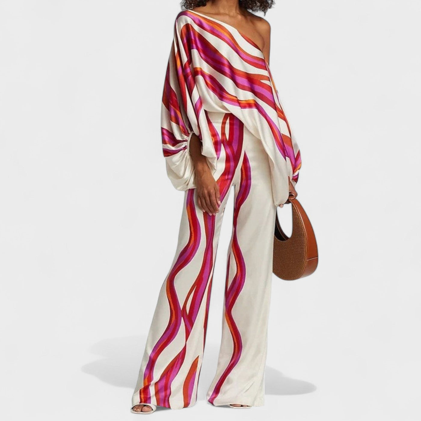 Rivana – Satijnen Co-Ord Set met Asymmetrische Top en Artistieke Print